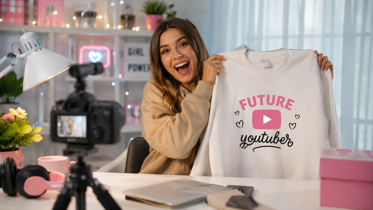 Prezent personalizowany dla nastolatki kochającej youtuberów – pomysły, które zrobią większe WOW niż kolejny gadżet z internetu!