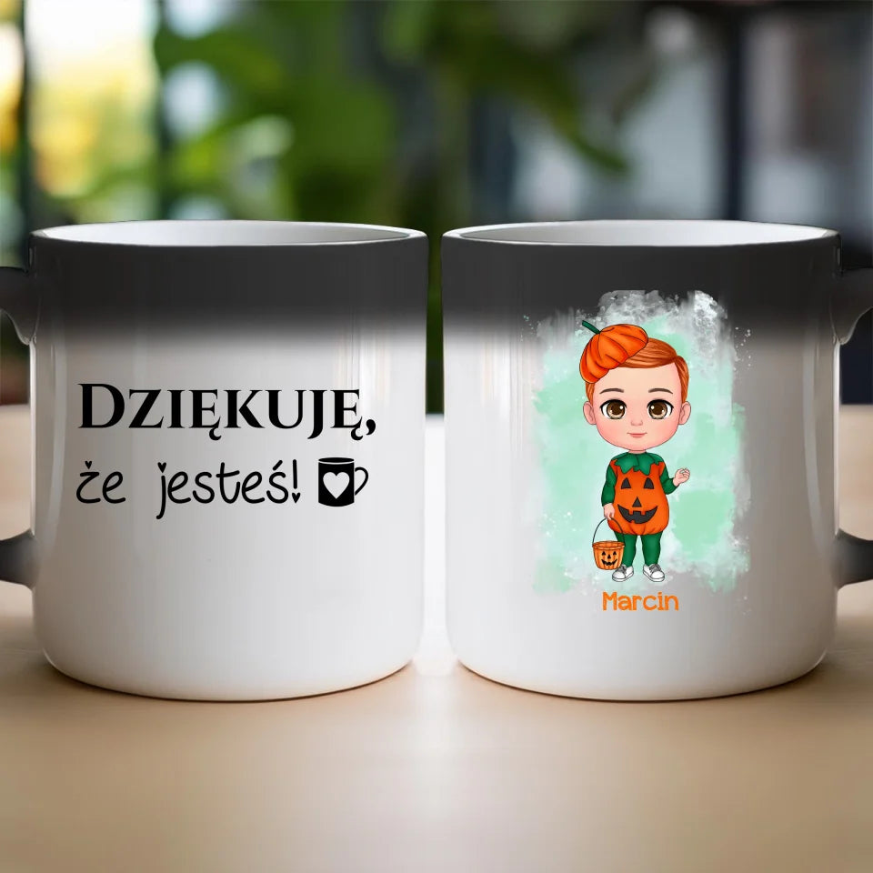 Personalizowany kubek na Halloween "Dziecko w kostiumie, Dynia"