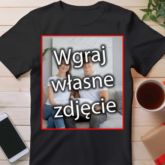 2024.06.13_T-SHIRT_LEŻĄCA.10_CZARNA