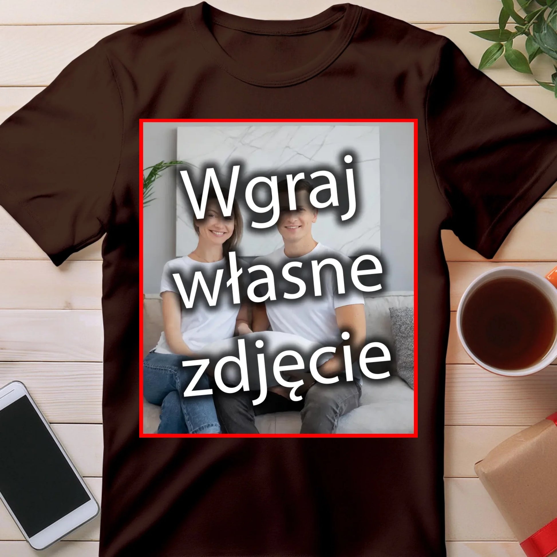 2024.06.13_T-SHIRT_LEŻĄCA.10_BRĄZOWA
