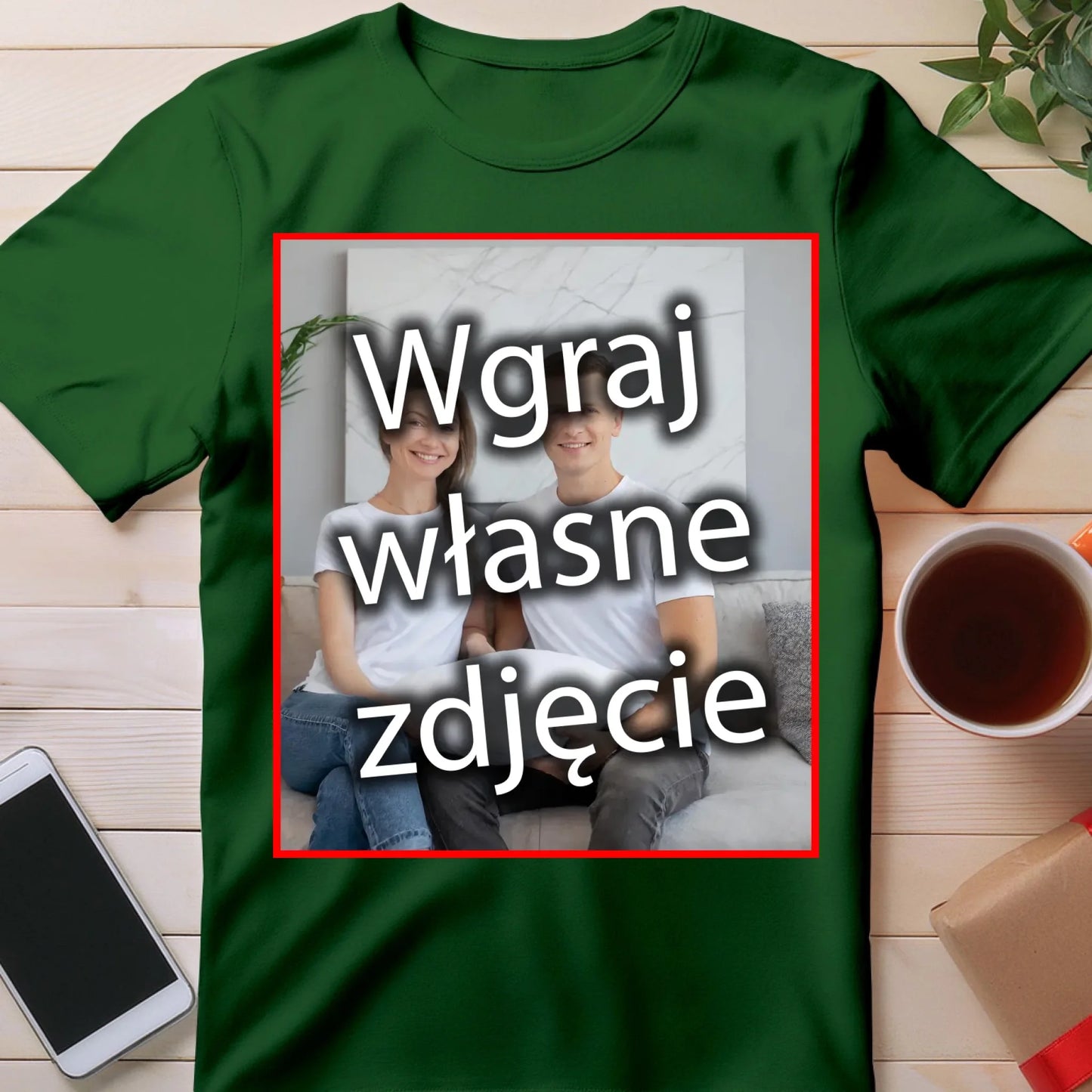 2024.06.13_T-SHIRT_LEŻĄCA.10_BUTELKOWA_ZIELEŃ