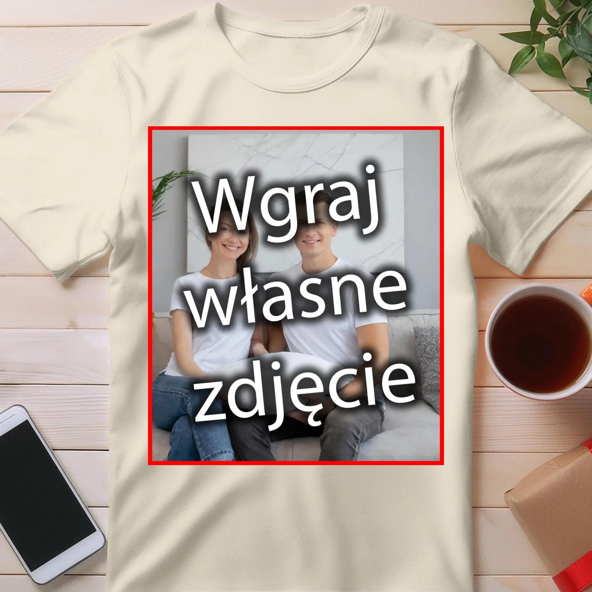 2024.06.13_T-SHIRT_LEŻĄCA.10_SAND